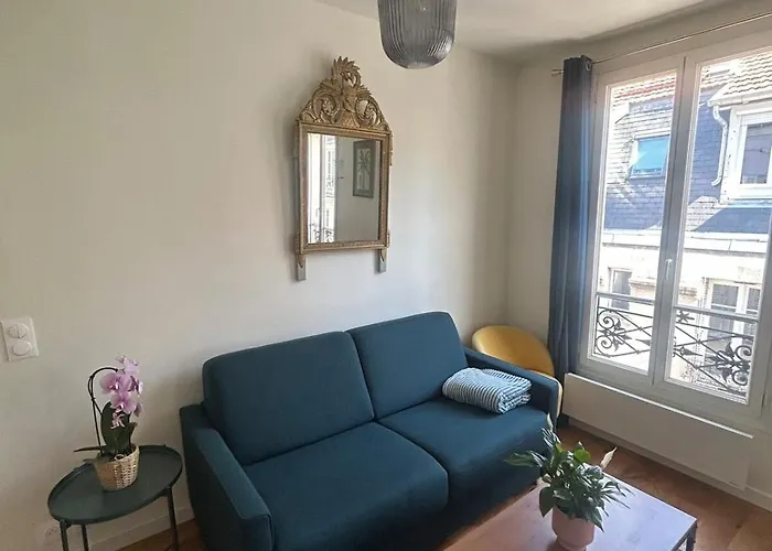 Eiffel Tower Family Apartment